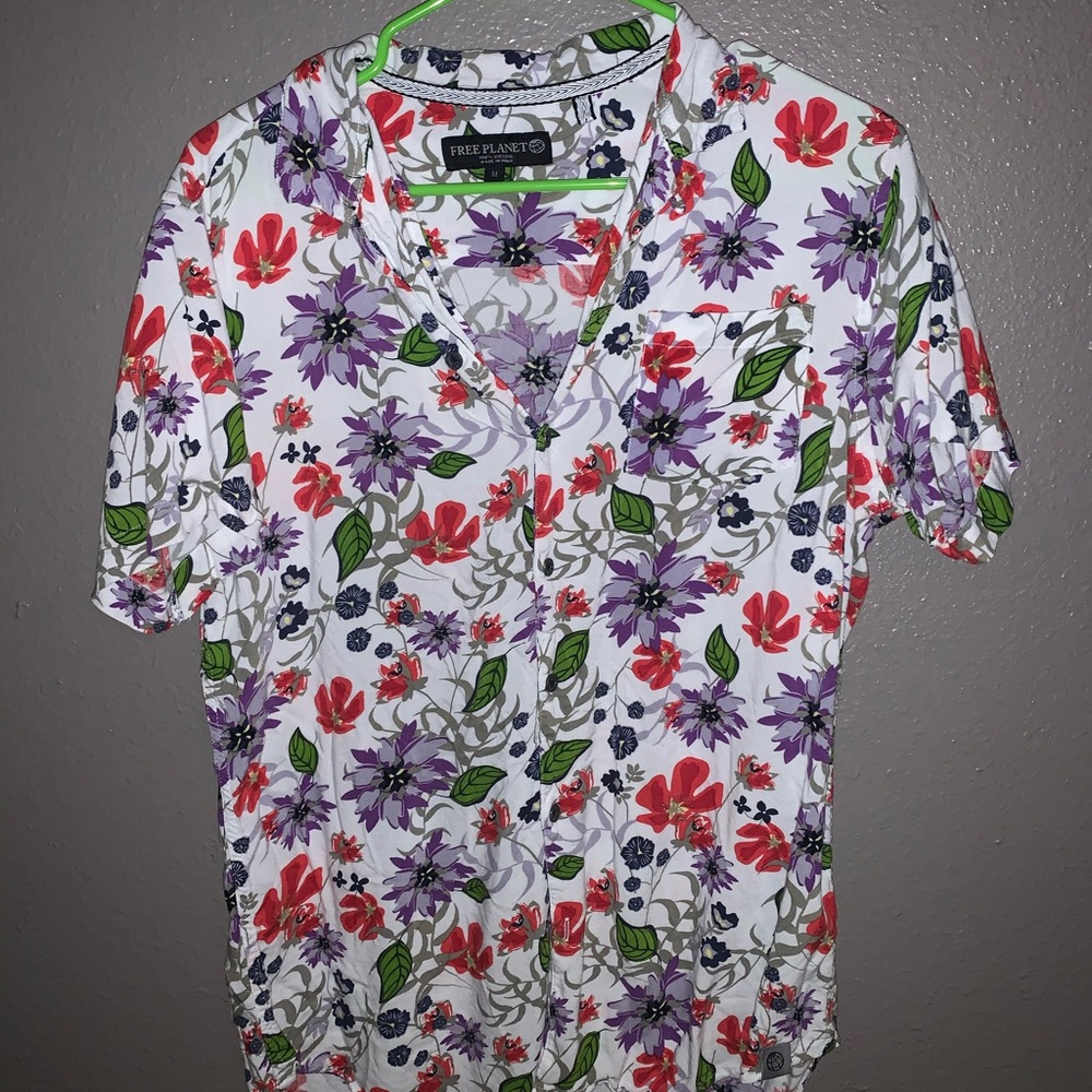 4 short sleeve Hawaiian inspired shirts